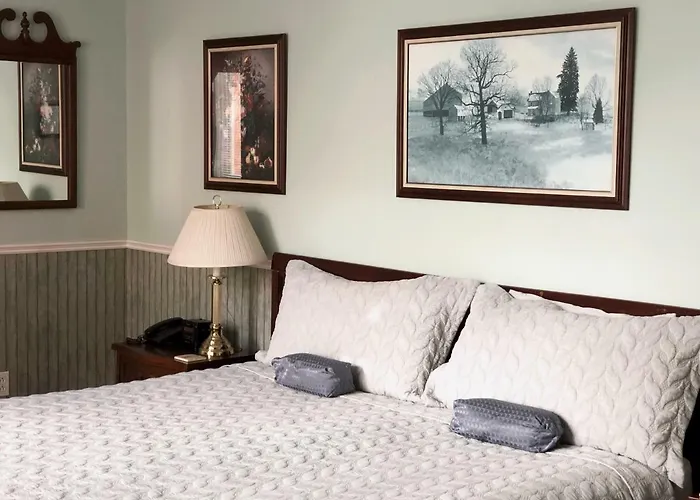 Mahogany Manor Bed & Breakfast