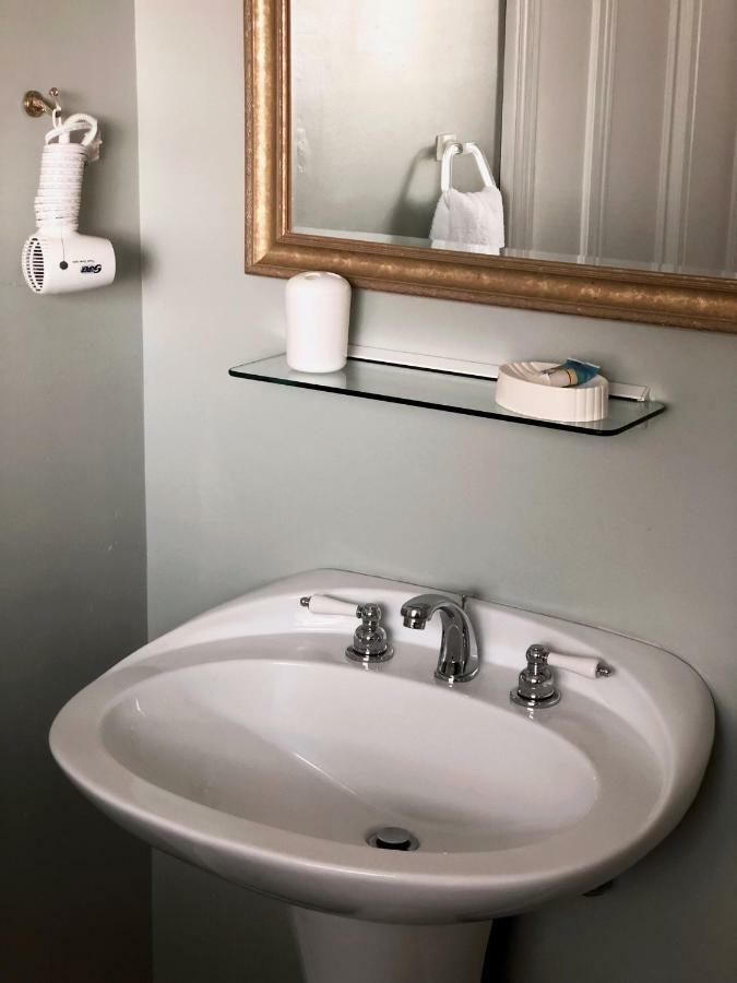 Bed & Breakfast Mahogany Manor 3*