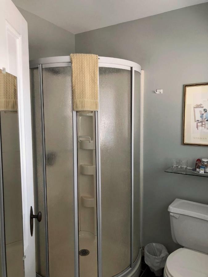 Mahogany Manor Bed & Breakfast 3*