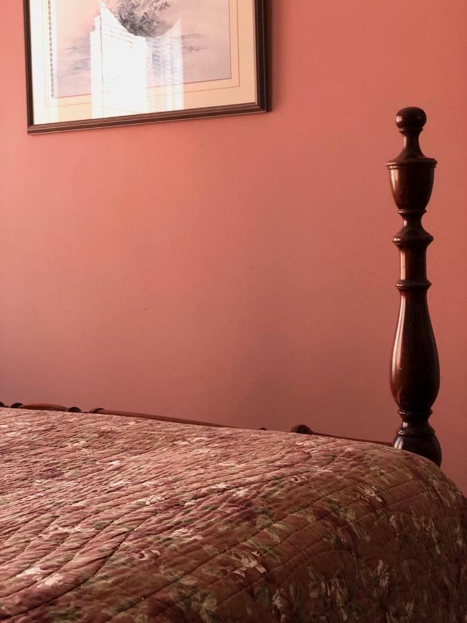 Mahogany Manor 3*