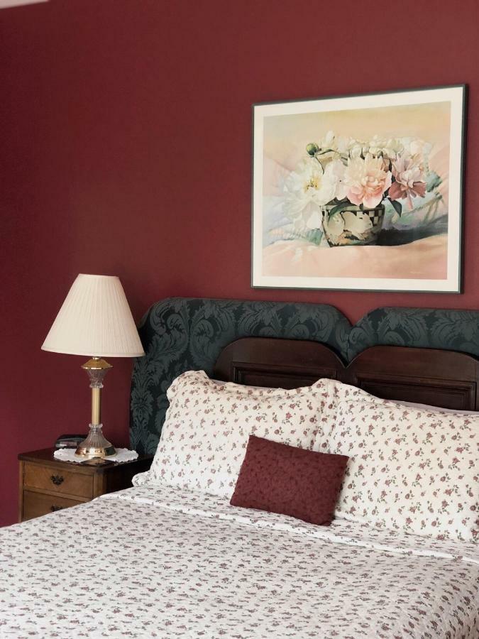 Bed & Breakfast Mahogany Manor Saint John