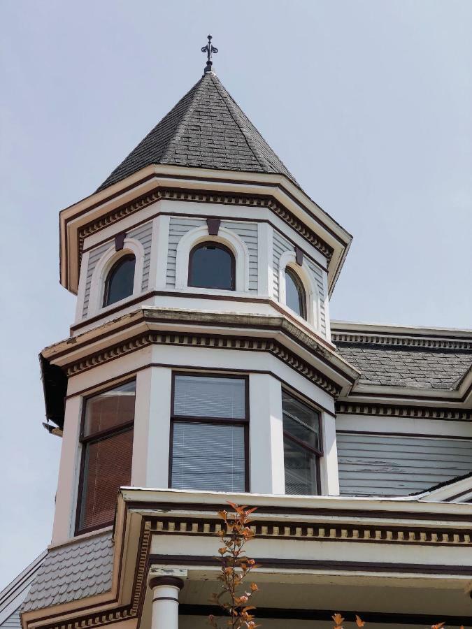 Bed & Breakfast Mahogany Manor 3*