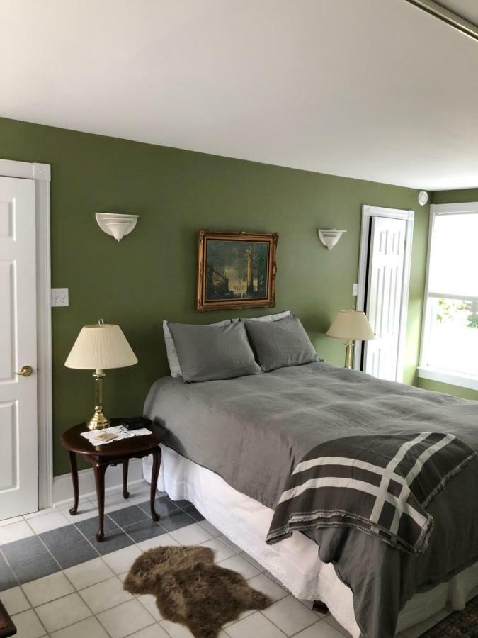 Bed & Breakfast Mahogany Manor 3*
