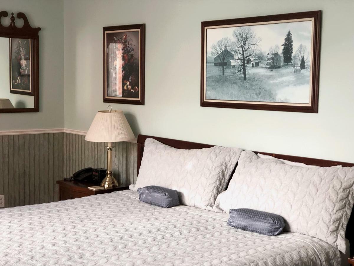 Mahogany Manor Bed & Breakfast 3*
