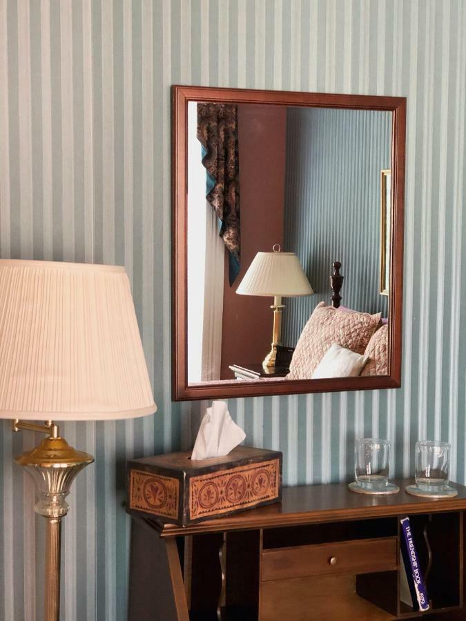 Mahogany Manor 3*