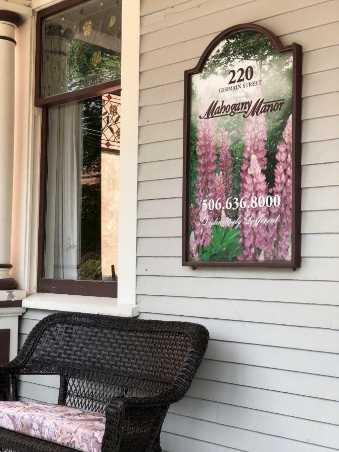 Mahogany Manor 3*