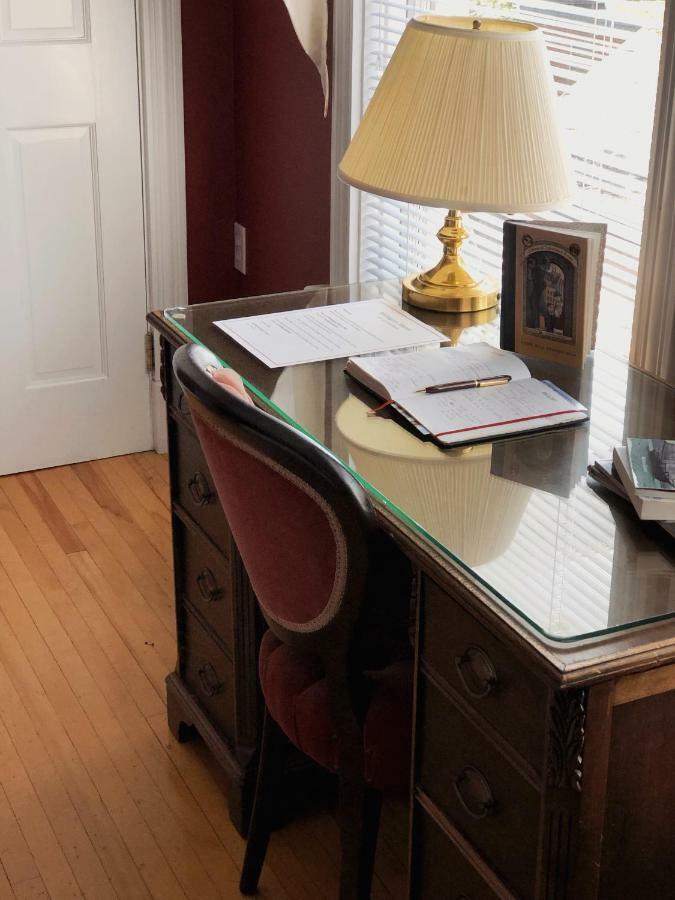 Bed & Breakfast Mahogany Manor
