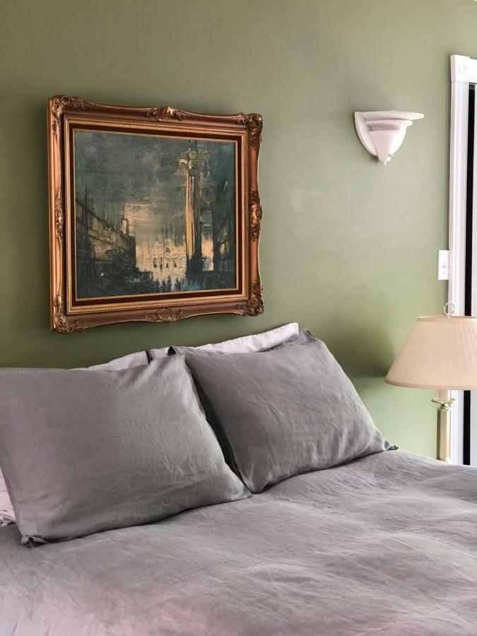 Bed & Breakfast Mahogany Manor